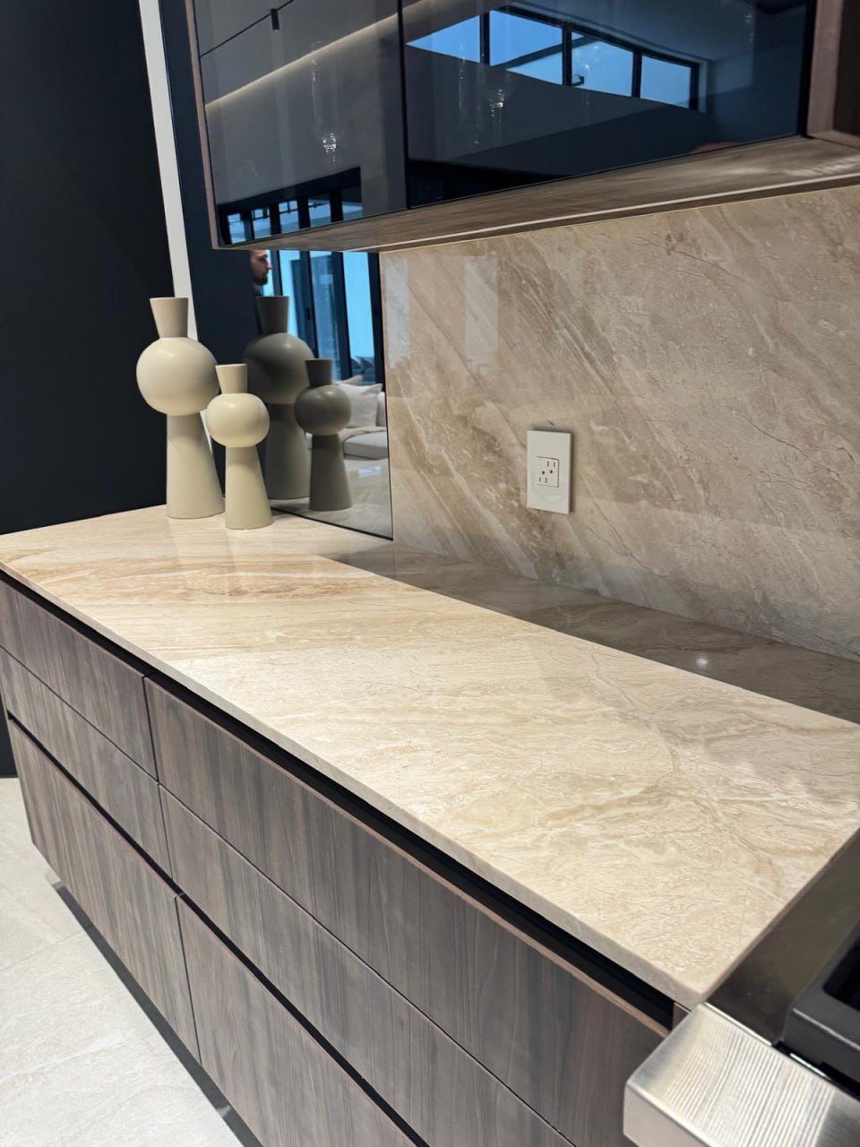 Cream marble counter
